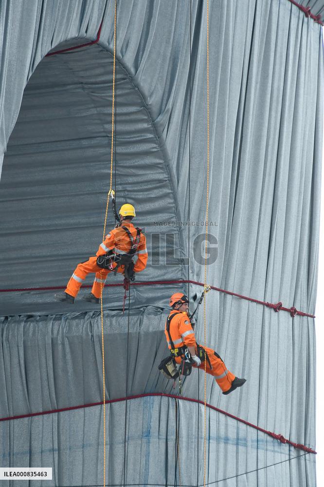 Wrapped Arc De Triomphe Before An Inauguration - Paris