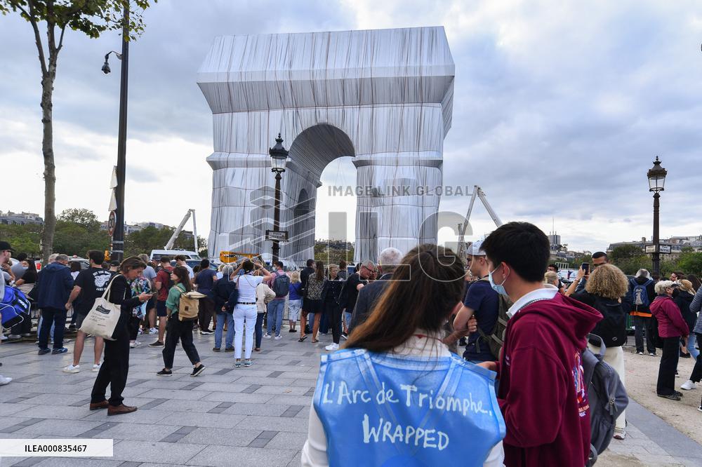 Wrapped Arc De Triomphe Before An Inauguration - Paris