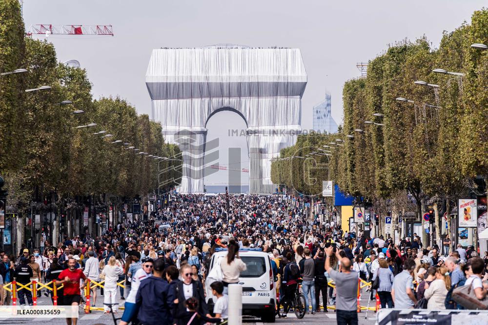 Christo's 'Arc de Triomphe, Wrapped' - Paris