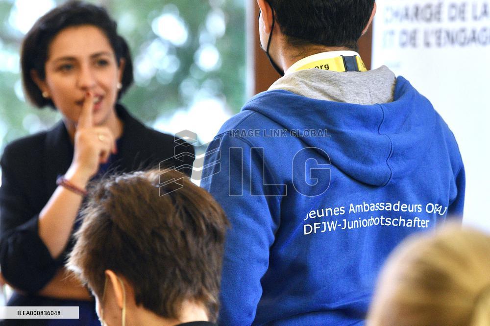 Sarah El Hairi And Young People Franco-German Office for Youth - Strasbourg