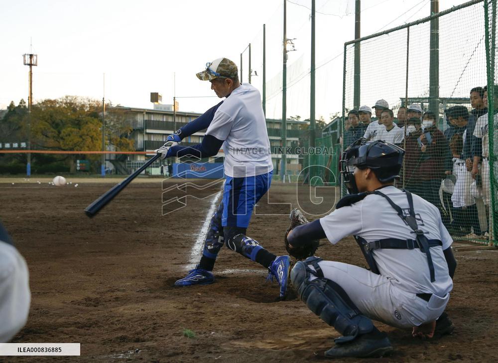 Baseball: Ichiro as temporary high school team instructor