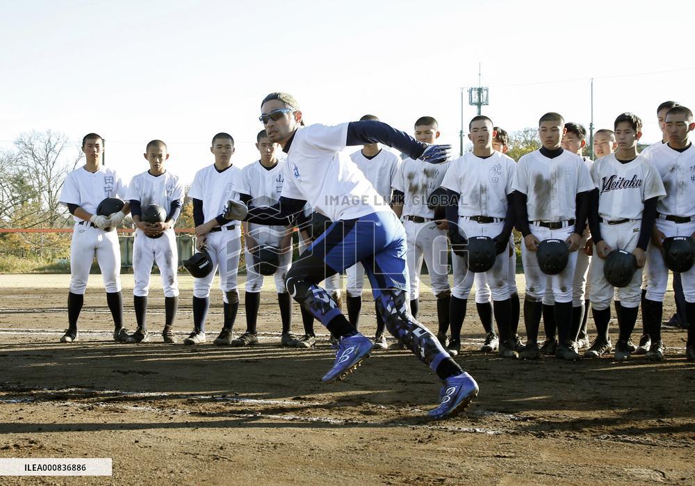 Baseball: Ichiro as temporary high school team instructor