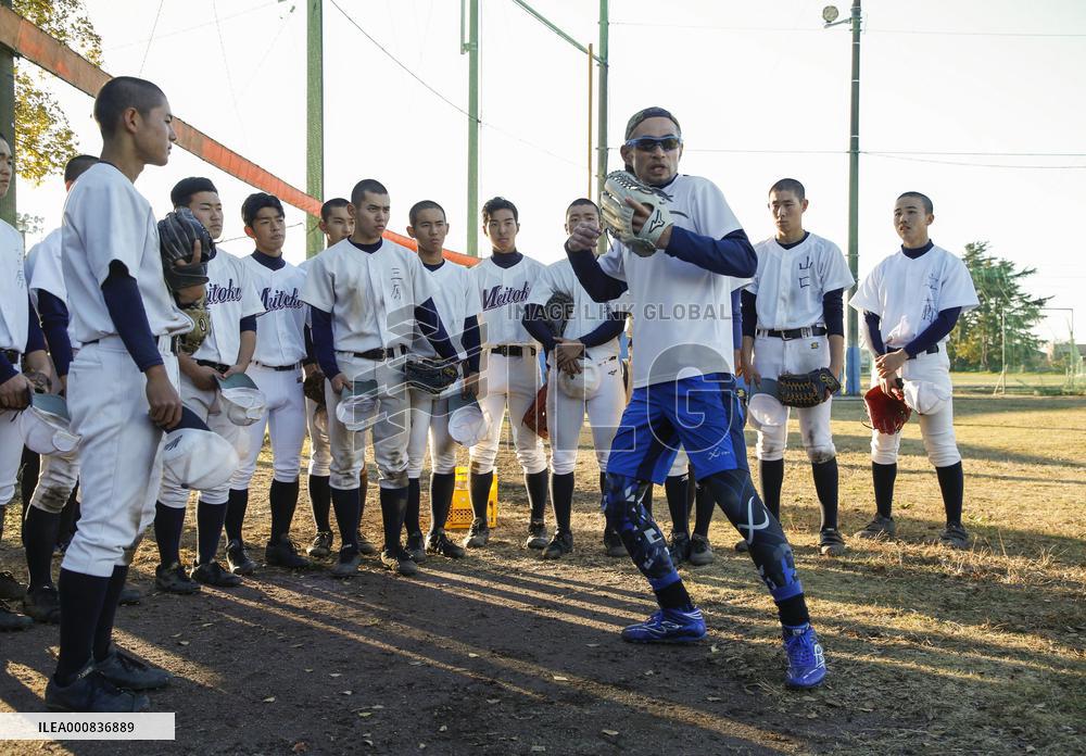 Baseball: Ichiro as temporary high school team instructor