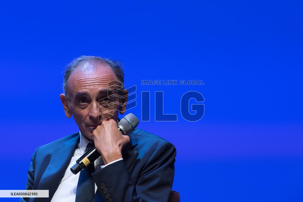 Eric Zemmour presents his new book in Toulon - South of France