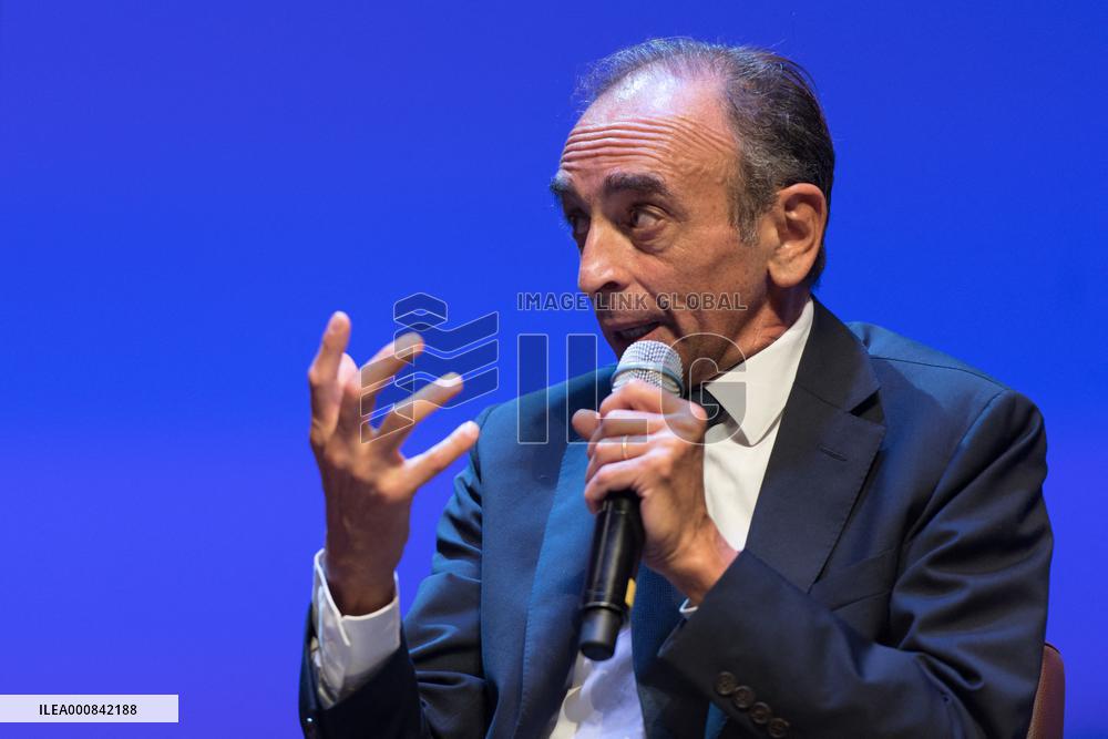 Eric Zemmour presents his new book in Toulon - South of France