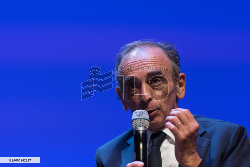 Eric Zemmour presents his new book in Toulon - South of France