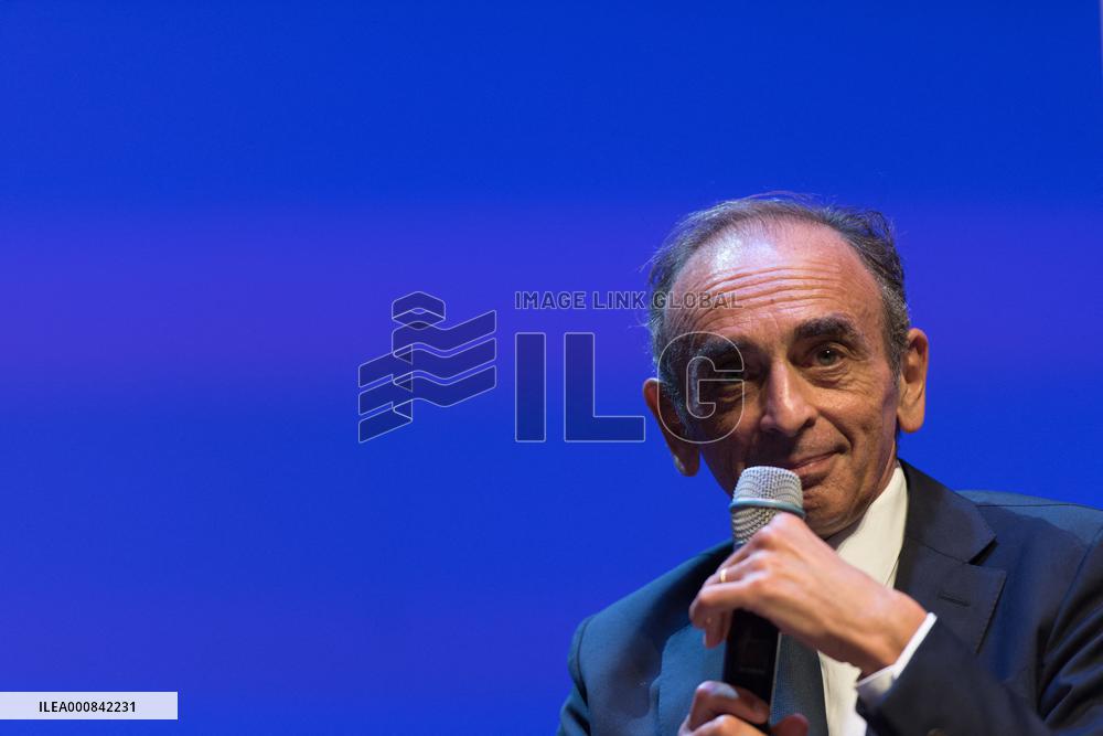Eric Zemmour presents his new book in Toulon - South of France