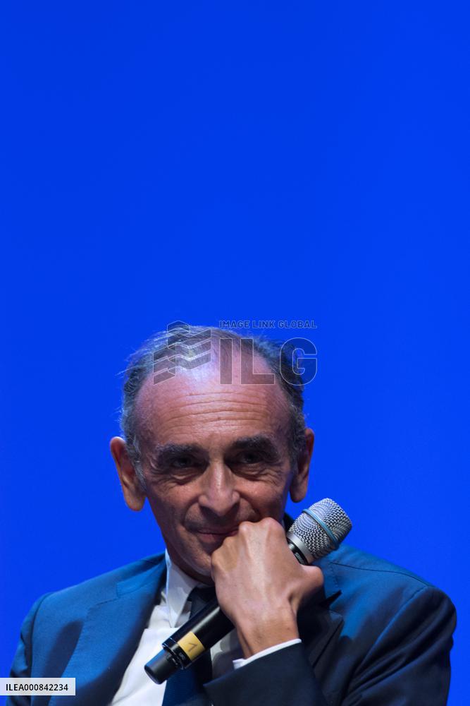 Eric Zemmour presents his new book in Toulon - South of France