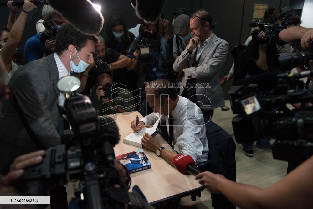 Eric Zemmour presents his new book in Toulon - South of France