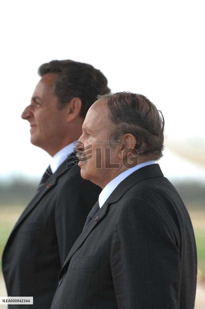 Abdelaziz Bouteflika welcomes Nicolas Sarkozy - Algiers