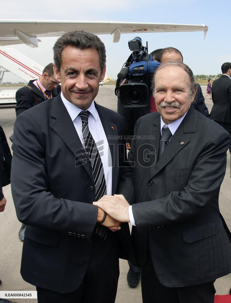Abdelaziz Bouteflika welcomes Nicolas Sarkozy - Algiers