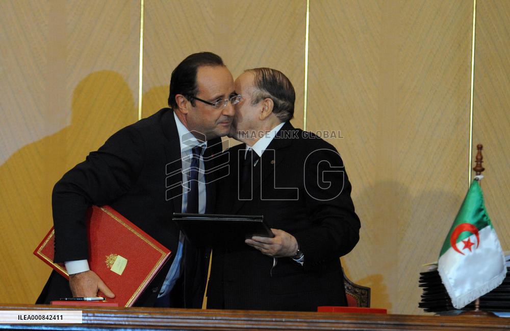 Abdelaziz Bouteflika and Francois Hollande sign the Declaration of Algiers on Friendship and Cooperation