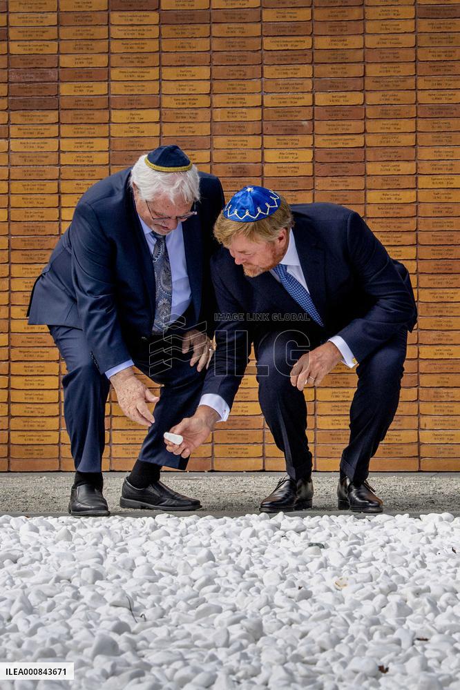 Dutch King unveils Holocaust name monument - Amsterdam