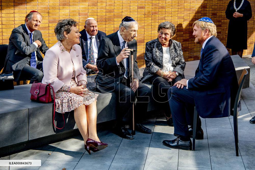 Dutch King unveils Holocaust name monument - Amsterdam