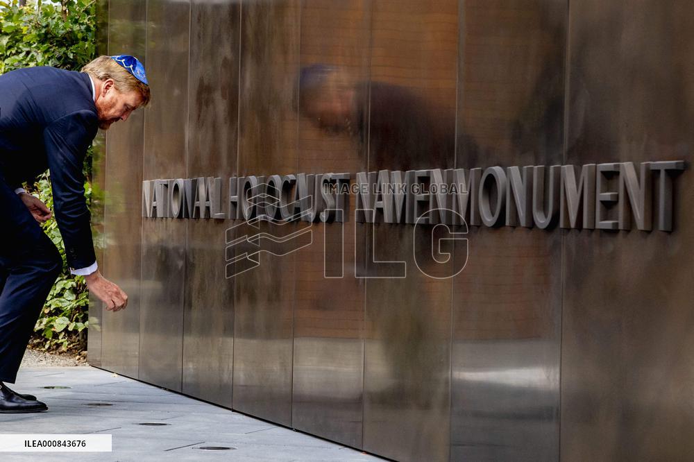 Dutch King unveils Holocaust name monument - Amsterdam