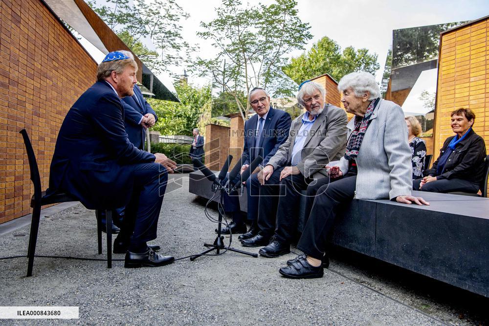 Dutch King unveils Holocaust name monument - Amsterdam