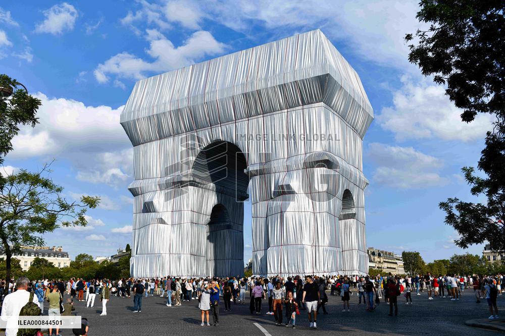 Christo And Jeanne-Claude's Arc De Triomphe Art Project - Paris