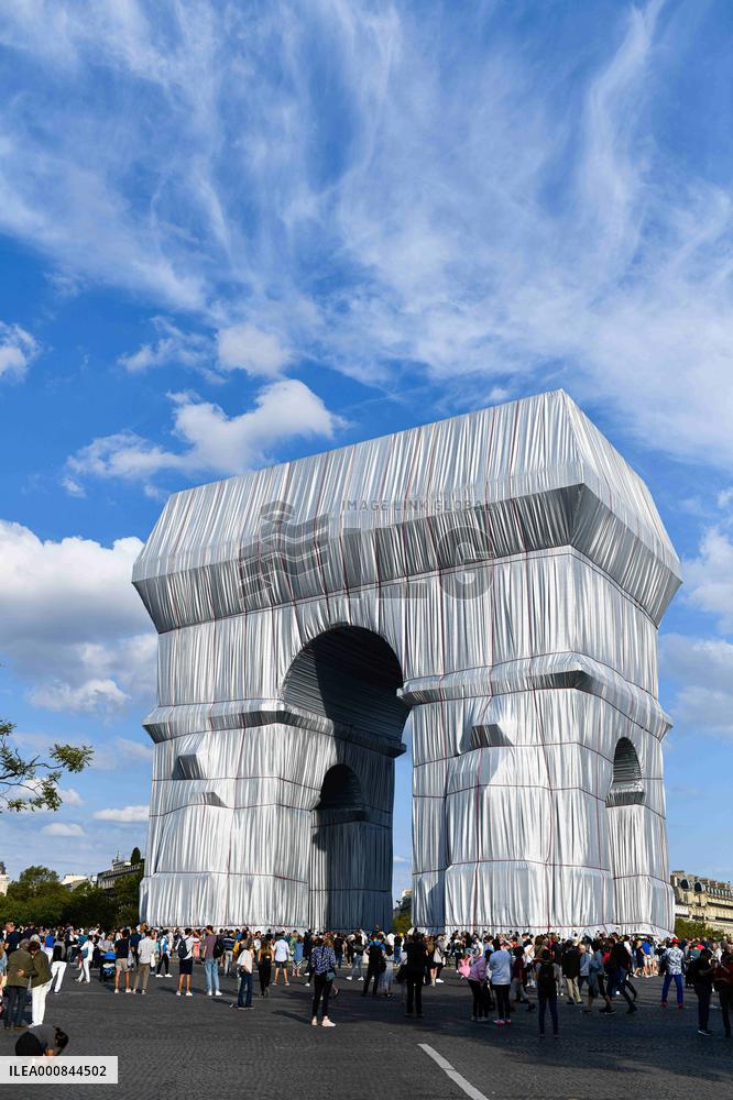 Christo And Jeanne-Claude's Arc De Triomphe Art Project - Paris