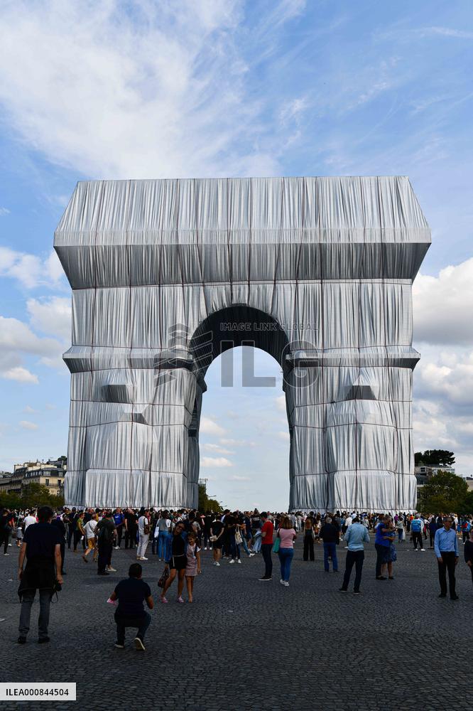Christo And Jeanne-Claude's Arc De Triomphe Art Project - Paris