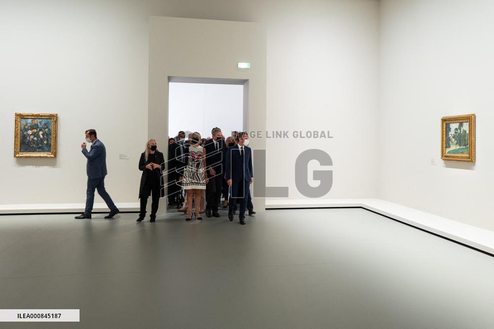 President Macron Visit To Morozov Collection, Icons Of Modern Art Exhibition - Paris