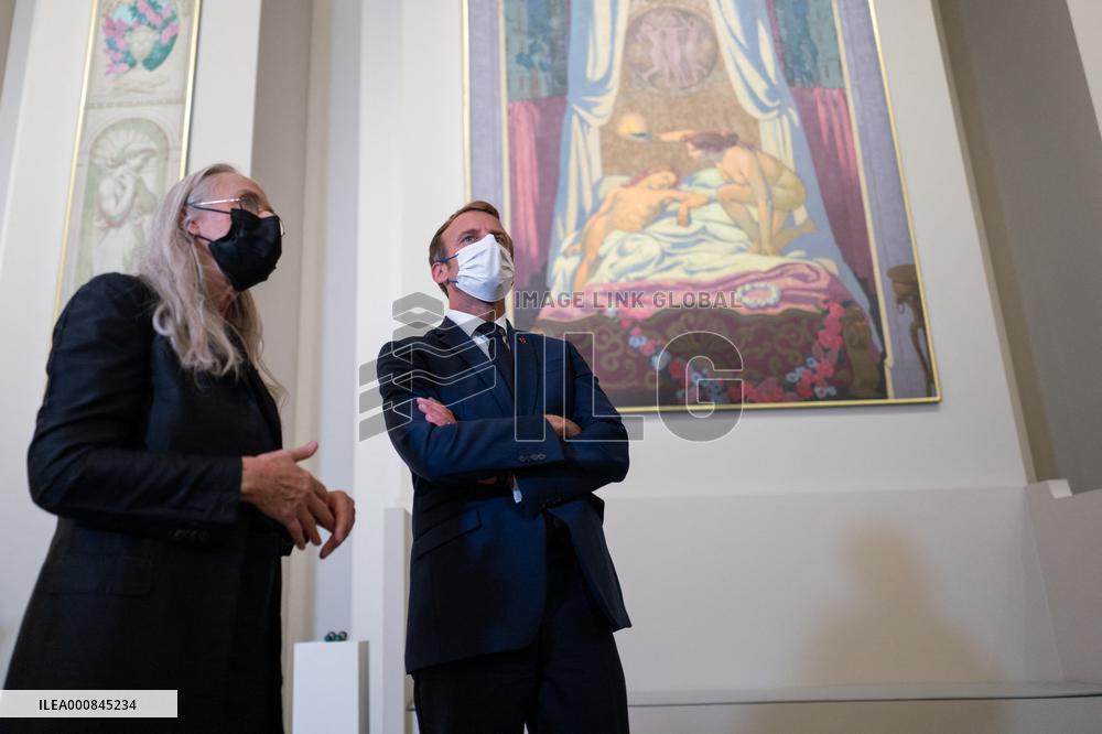 President Macron Visit To Morozov Collection, Icons Of Modern Art Exhibition - Paris