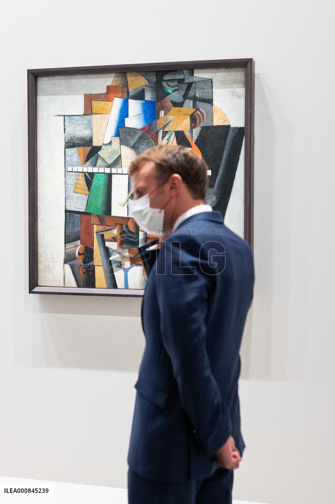 President Macron Visit To Morozov Collection, Icons Of Modern Art Exhibition - Paris