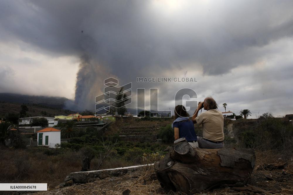 The La Palma Volcano Continues To Erupt - Spain
