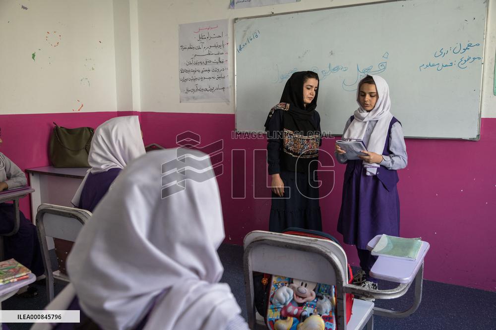 Afghan girl students in Kabul