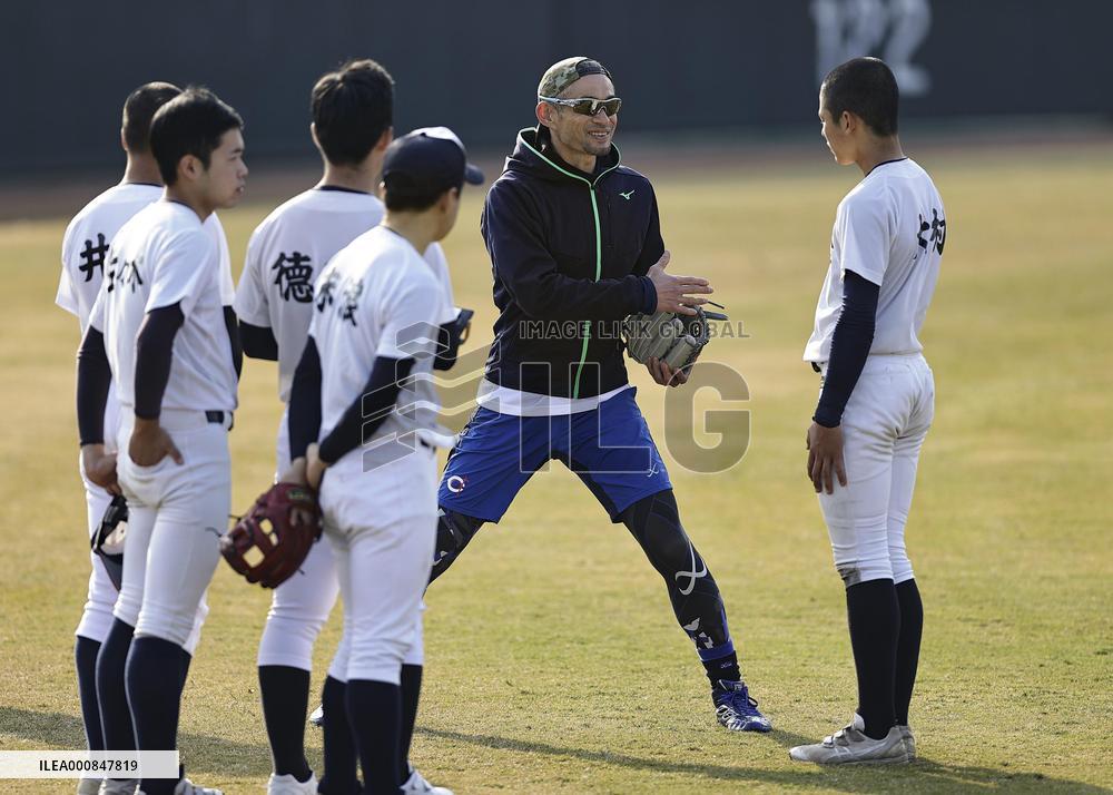 Baseball: Ichiro as temporary high school team instructor