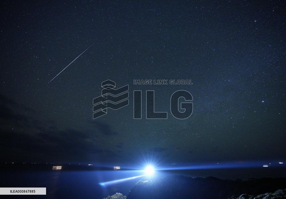 Geminid meteor shower peaks