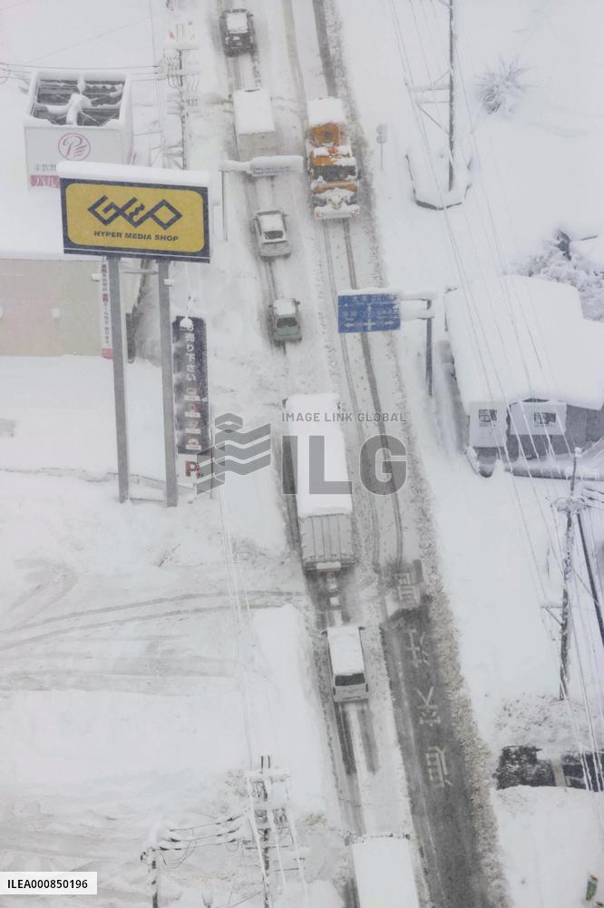Heavy snow in Japan