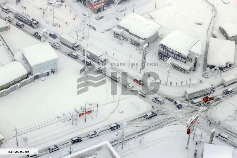 Heavy snow in Japan