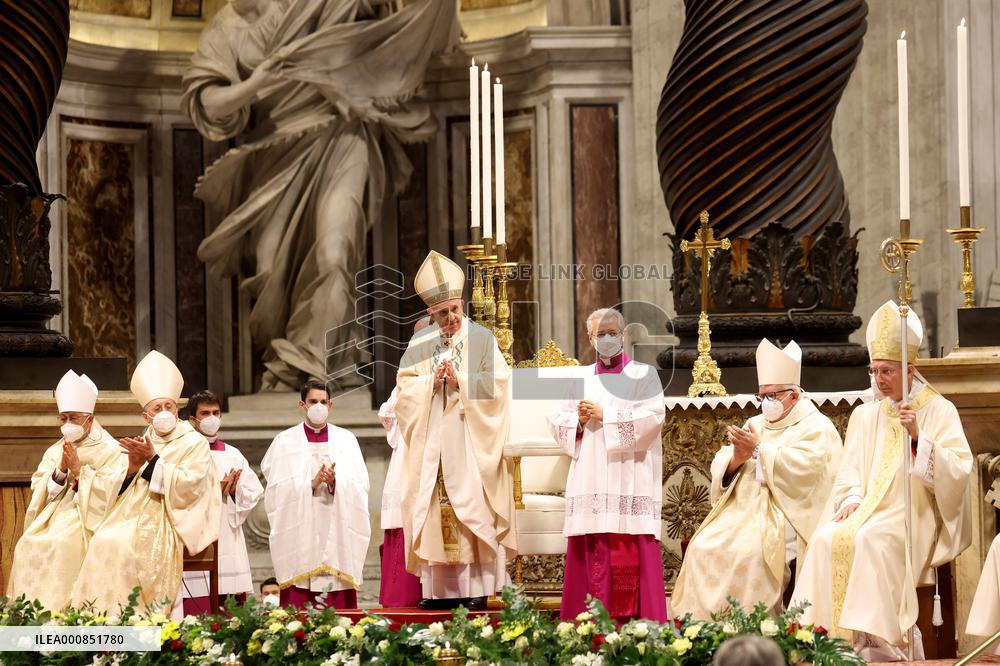Pope Francis Leads An Episcopal Ordination Mass - Vatican