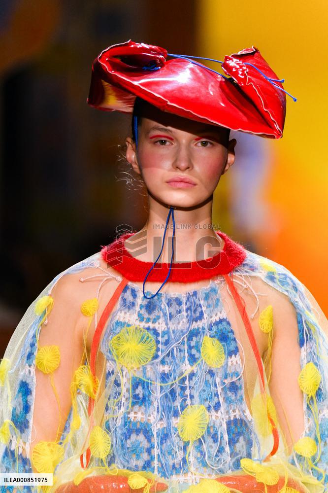 Heyres Fashion Festival - Elina Silina Runway - Chloeì Prize Winner