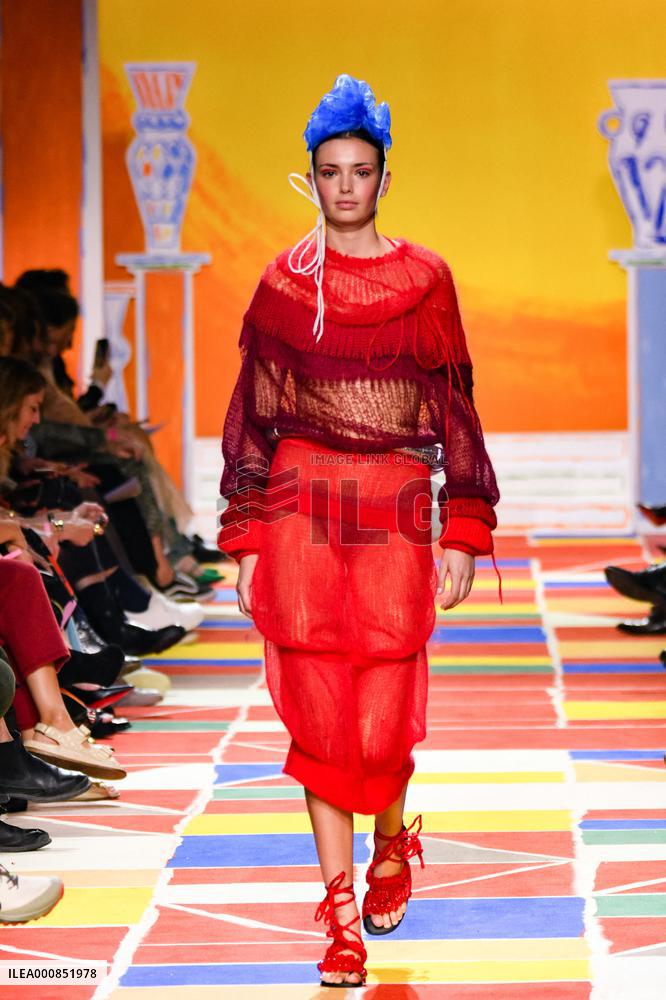 Heyres Fashion Festival - Elina Silina Runway - Chloeì Prize Winner