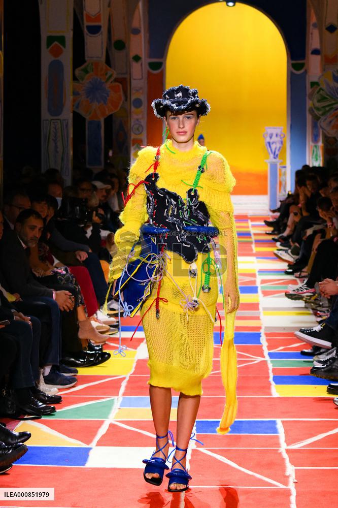 Heyres Fashion Festival - Elina Silina Runway - Chloeì Prize Winner