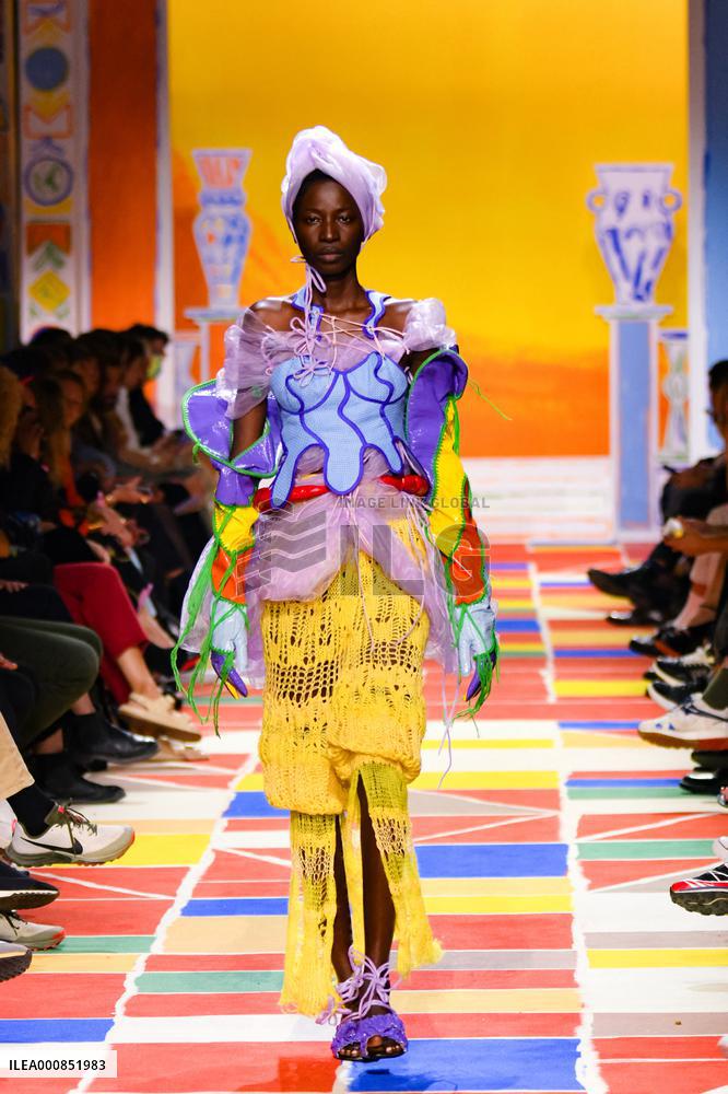 Heyres Fashion Festival - Elina Silina Runway - Chloeì Prize Winner