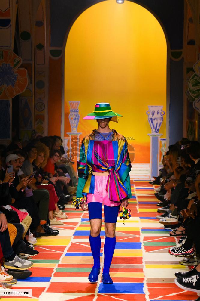 Heyres Fashion Festival - Rukpong Raimaturapong Runway - Chanel 19M Winner Prize