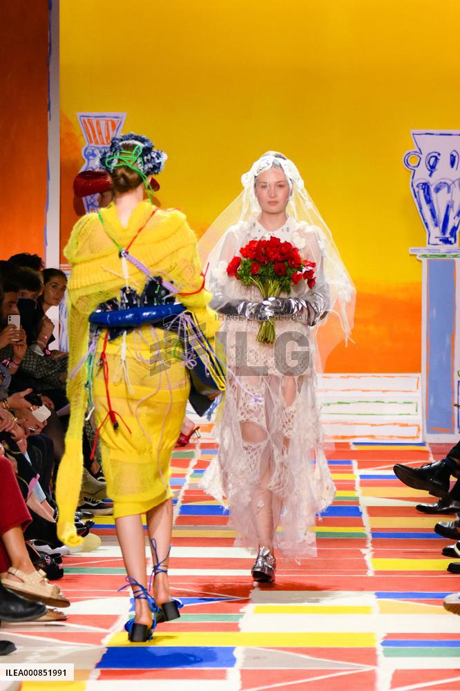 Heyres Fashion Festival - Elina Silina Runway - Chloeì Prize Winner