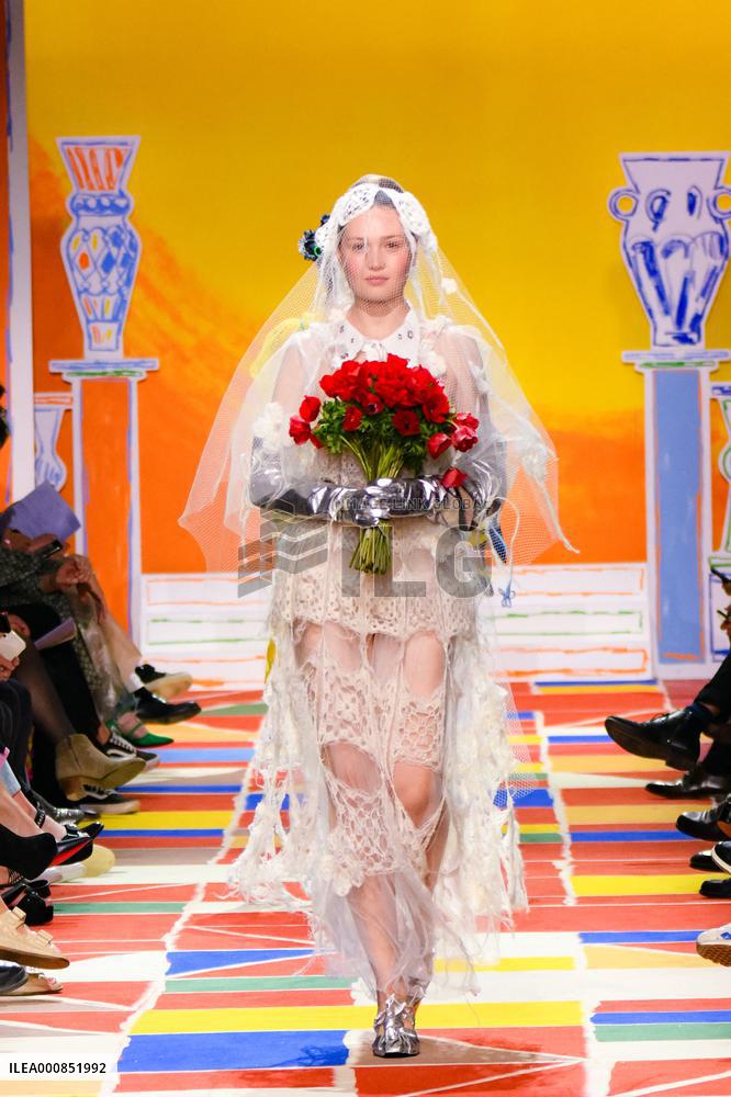 Heyres Fashion Festival - Elina Silina Runway - Chloeì Prize Winner