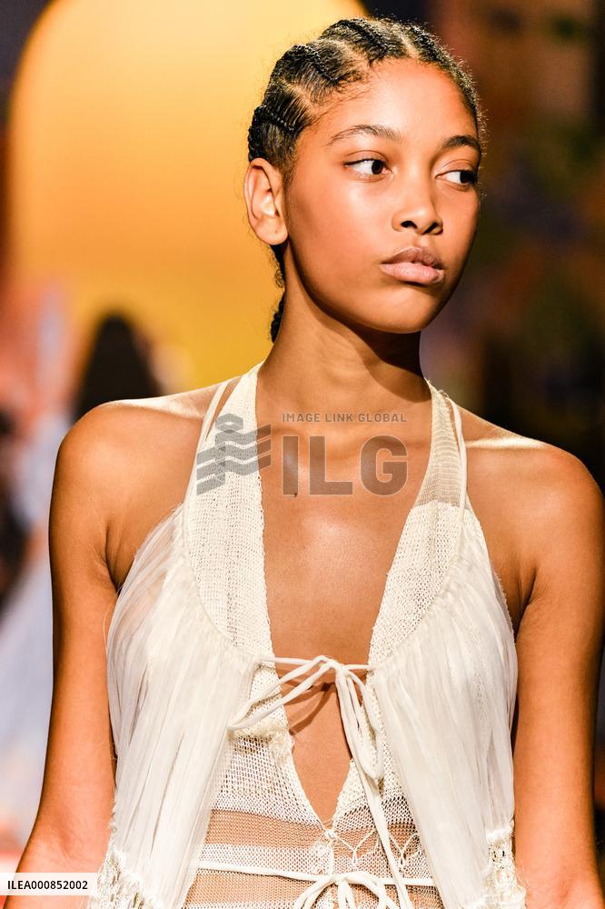 Heyres Fashion Festival - Elina Silina Runway - Chloeì Prize Winner