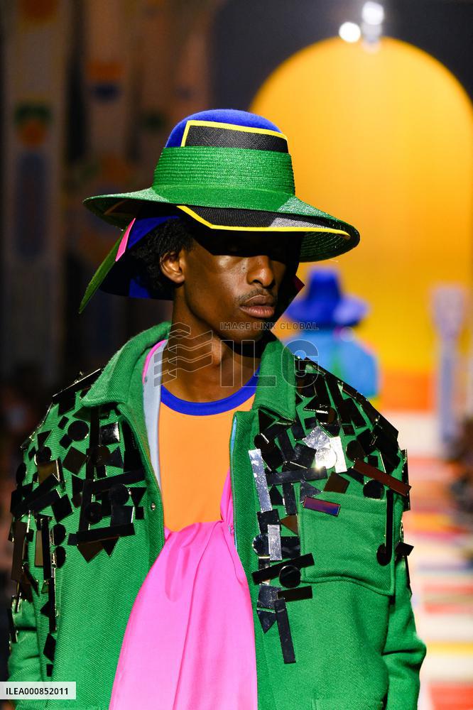 Heyres Fashion Festival - Rukpong Raimaturapong Runway - Chanel 19M Winner Prize