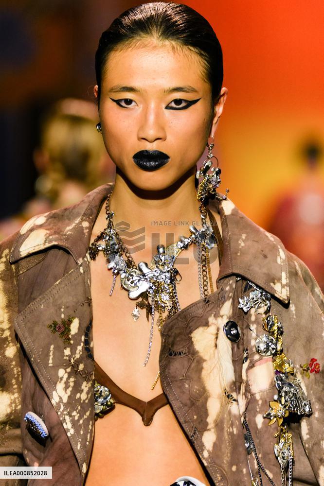 Heyres Fashion Festival - Adeline Rappaz Runway - Public Prize