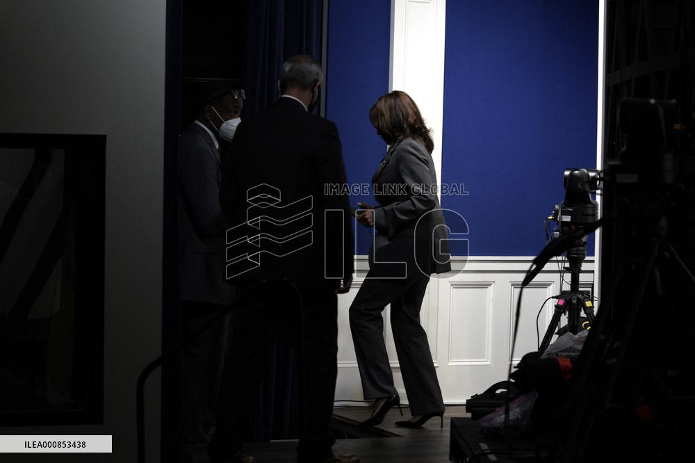 Kamala Harris virtually meets with workers - Washington