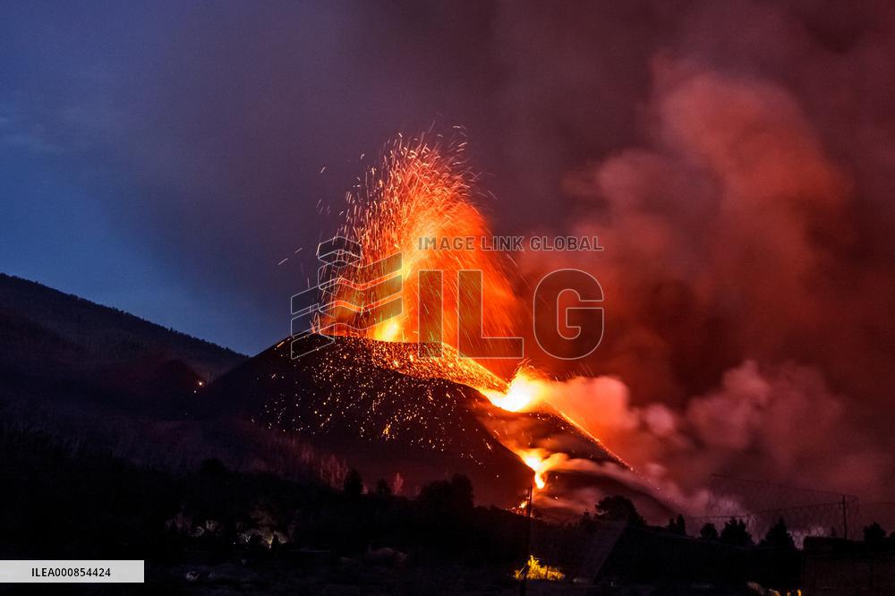 Eruption Cumbre Vieja Volcano - La Palma