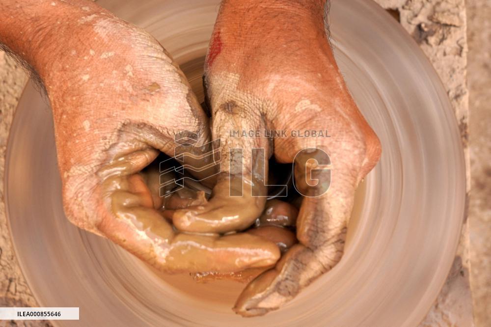 Indian Potter Makes Earthen Lamps for Diwali festival in Ajmer - Rajasthan