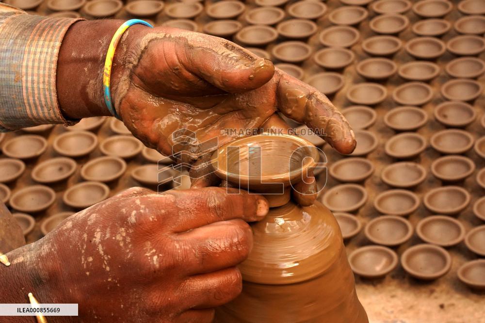 Indian Potter Makes Earthen Lamps for Diwali festival in Ajmer - Rajasthan