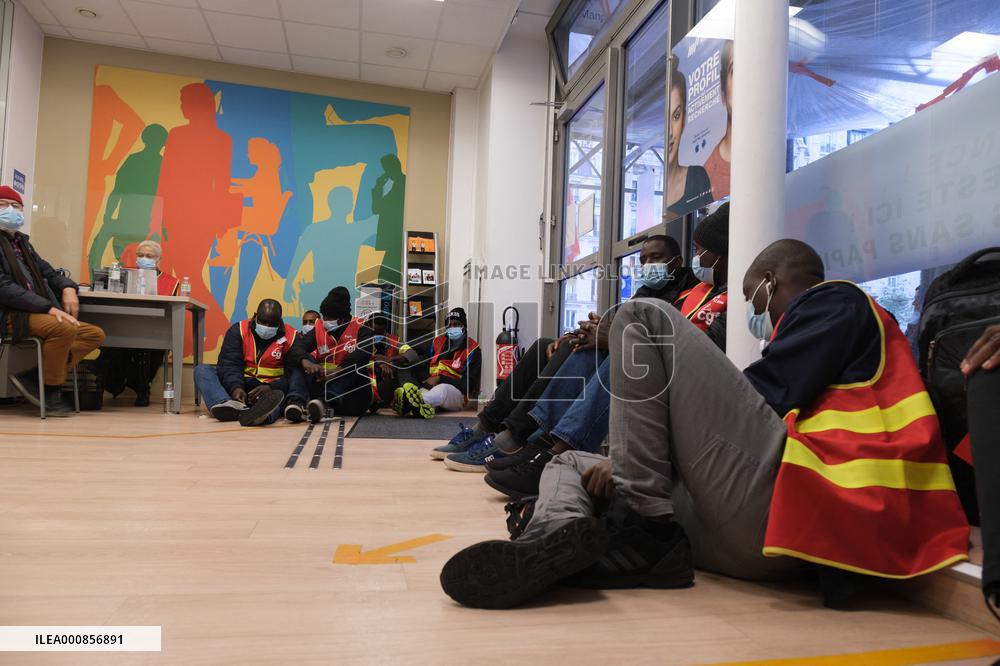 Hundreds Of Undocumented Workers On Strike - Paris