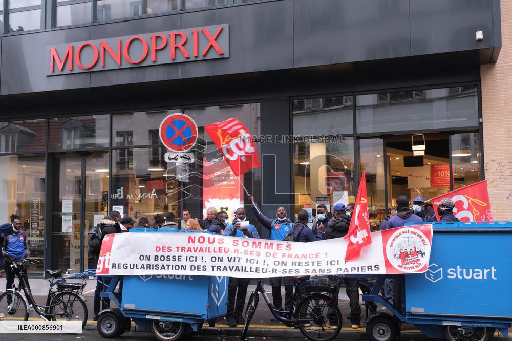Hundreds Of Undocumented Workers On Strike - Paris