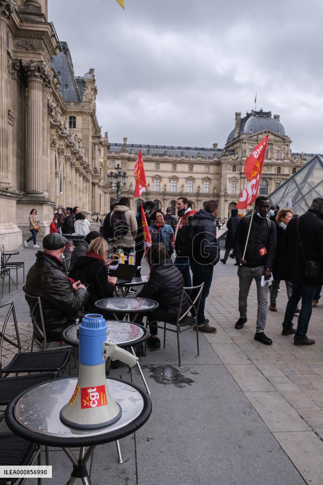 Hundreds Of Undocumented Workers On Strike - Paris